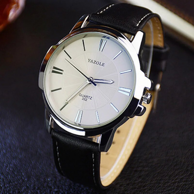 Luxuriöse Lederuhr mit blauem Glaszifferblatt