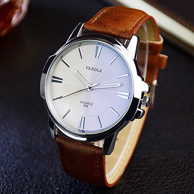 Luxuriöse Lederuhr mit blauem Glaszifferblatt