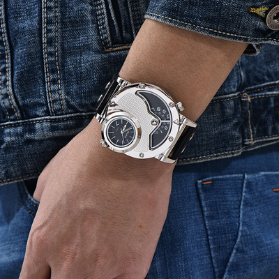 Uhr mit mehreren Zeitzonen auf Lederarmband