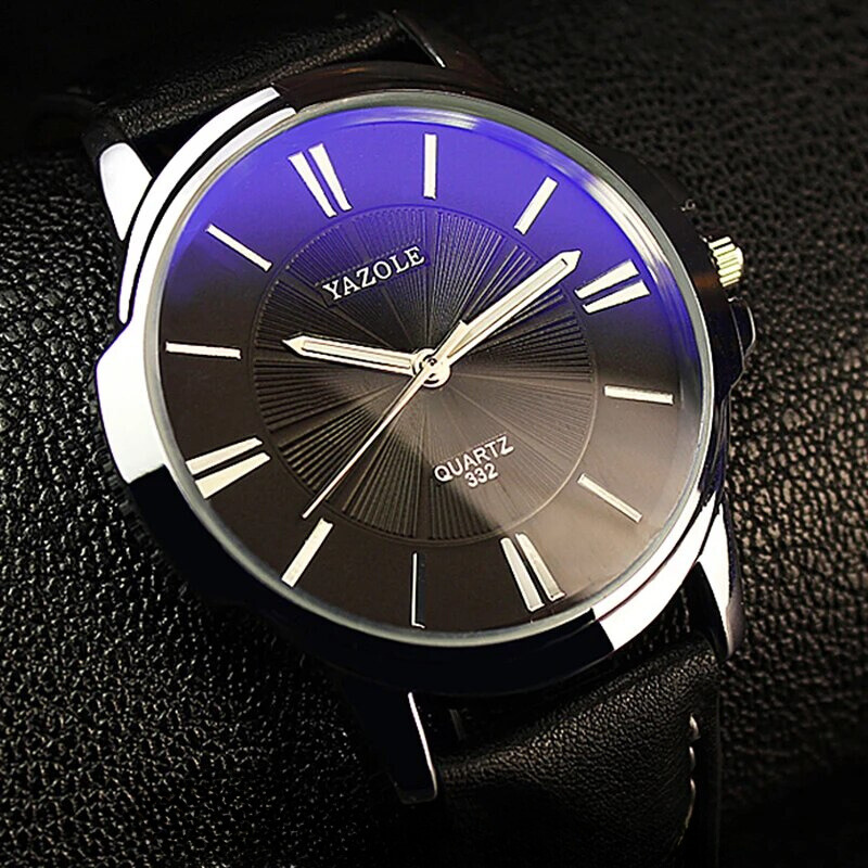 Luxuriöse Lederuhr mit blauem Glaszifferblatt
