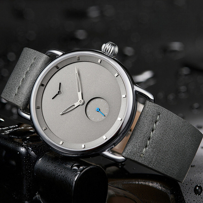 Klassische Minimalistische Uhr - Eleganz in ihrer reinsten Form