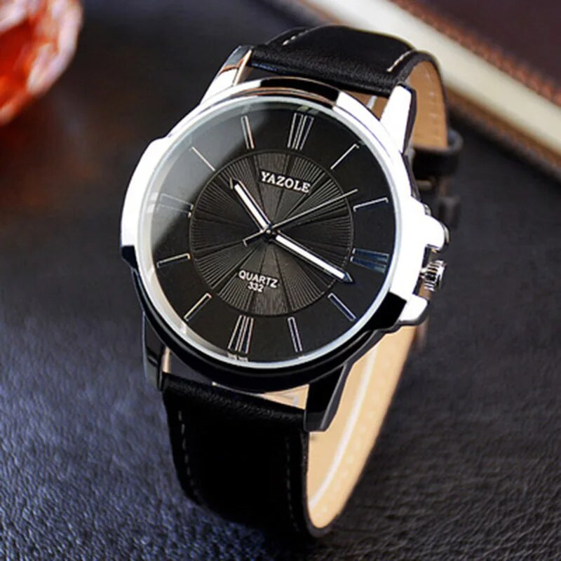 Luxuriöse Lederuhr mit blauem Glaszifferblatt