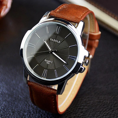 Luxuriöse Lederuhr mit blauem Glaszifferblatt