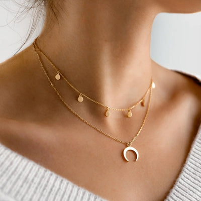 Exklusive goldene Halskette mit zartem Mondmotiv