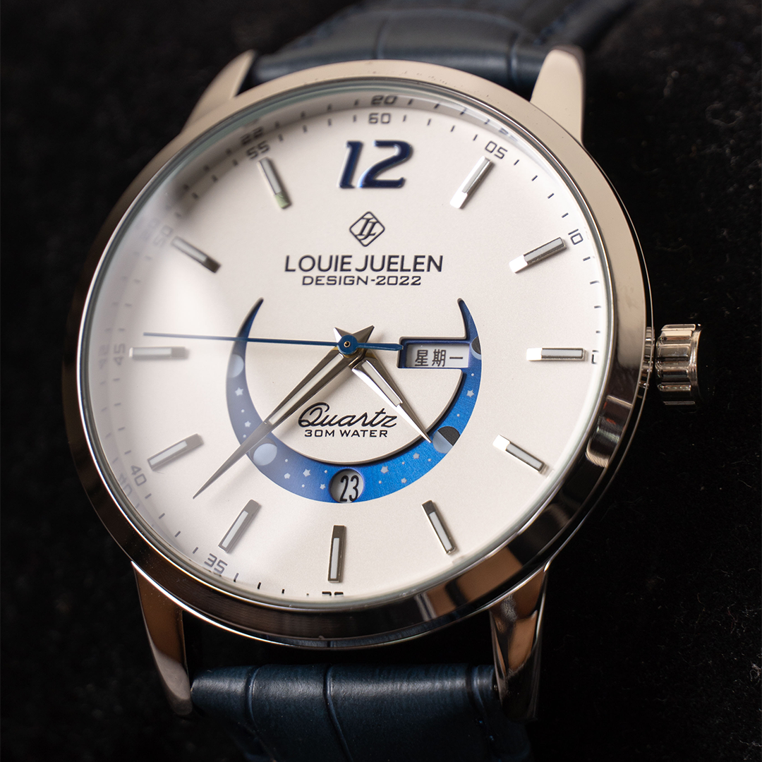 Elegante Luminous Uhr mit Mondphase