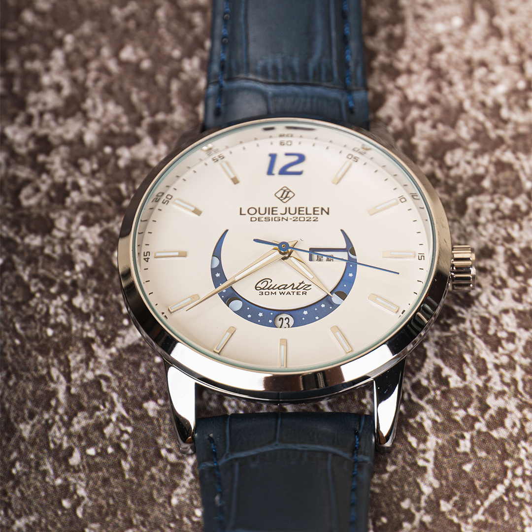 Elegante Luminous Uhr mit Mondphase