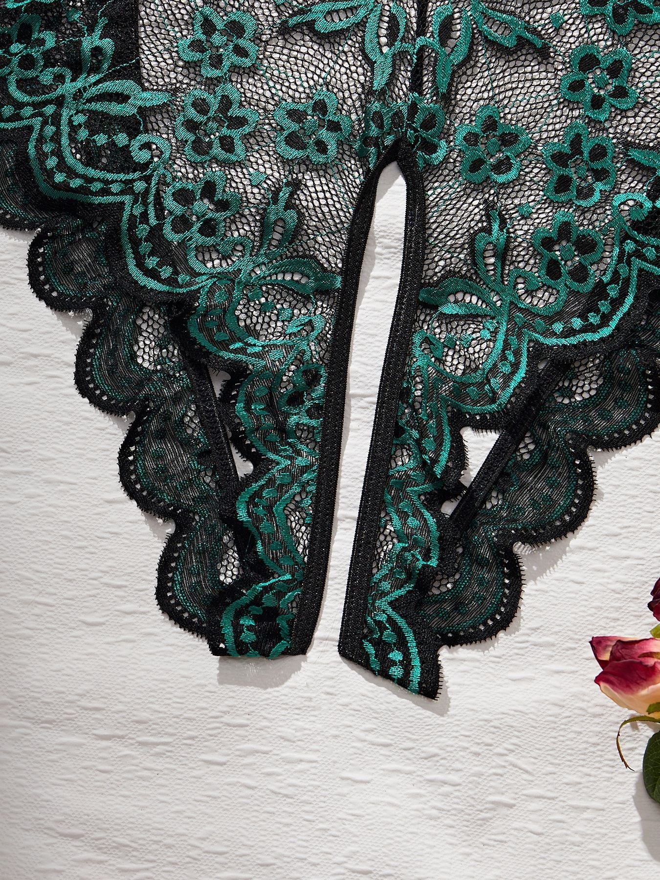 Deep-V Intense Lace