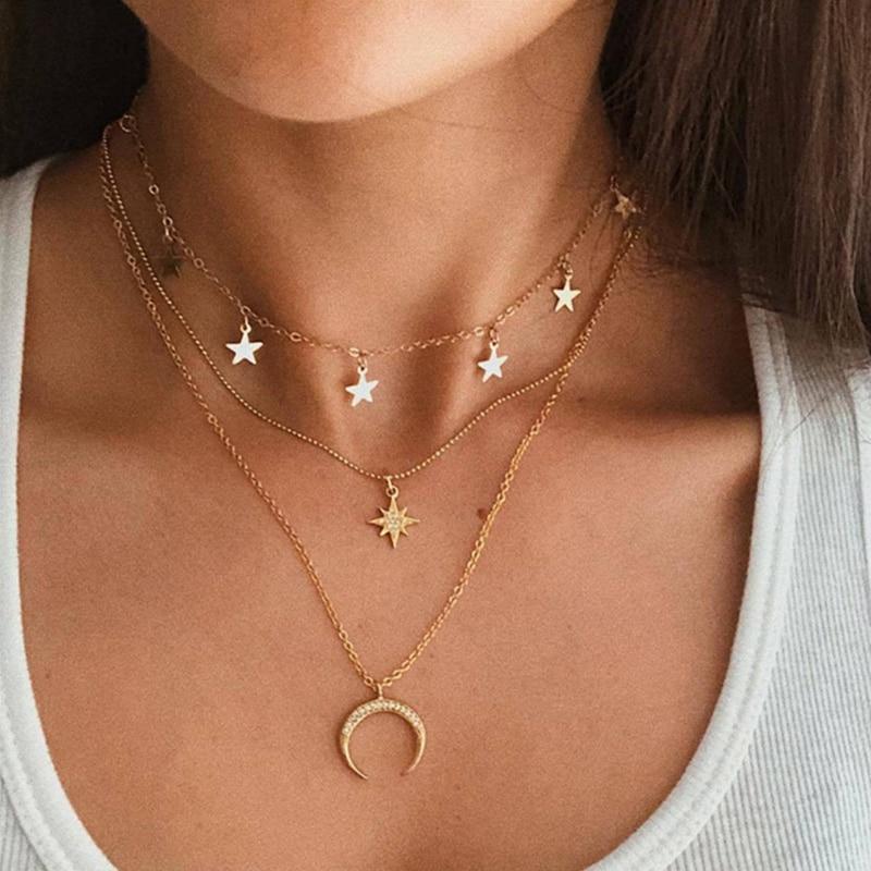 Exklusive goldene Halskette mit zartem Mondmotiv