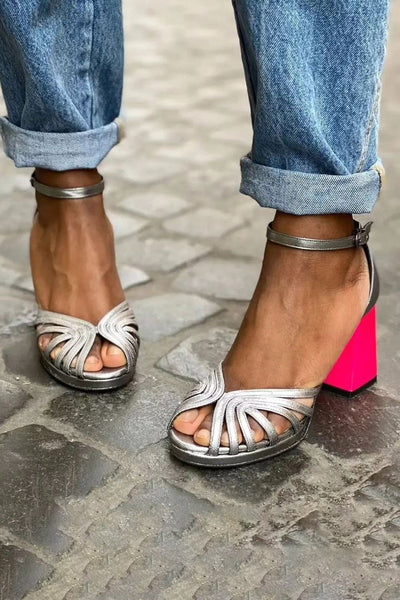 Naelle™ - Glänzende Sandalen mit dickem Absatz und eleganter Schnalle