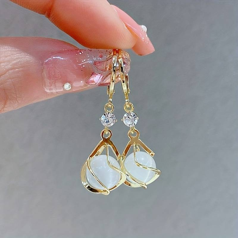 Elegante Vintage-Goldohrringe mit wunderschönem weißem Opal